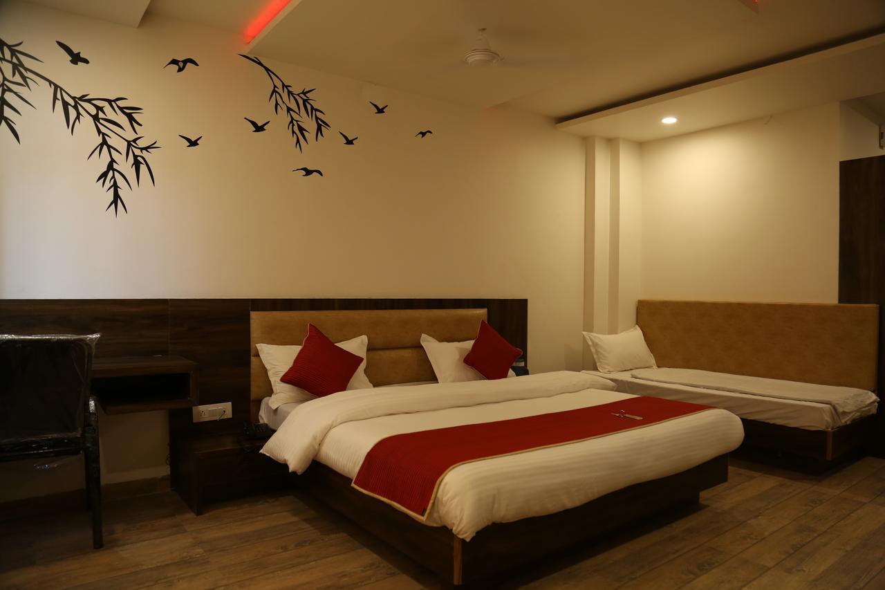 Hotel Shri Vardhan Ujjain Exterior photo