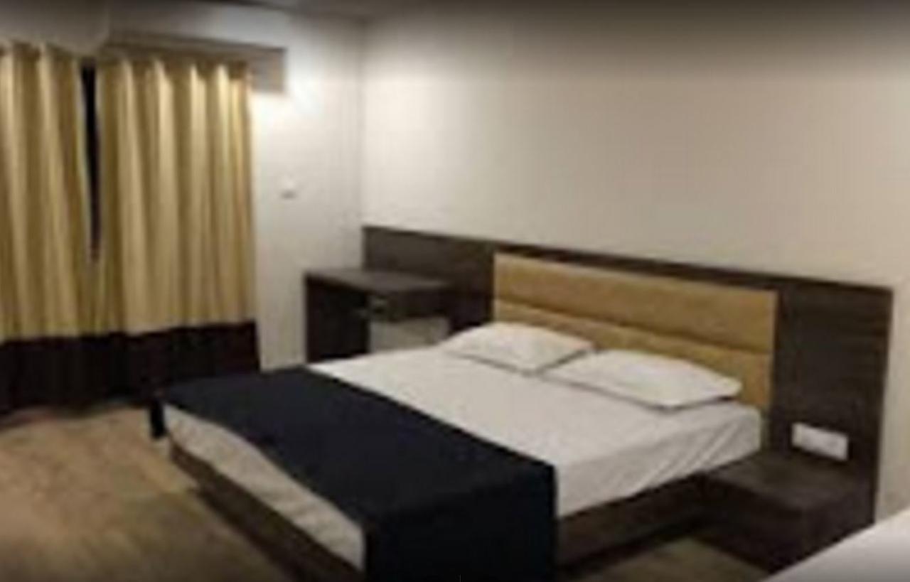 Hotel Shri Vardhan Ujjain Exterior photo
